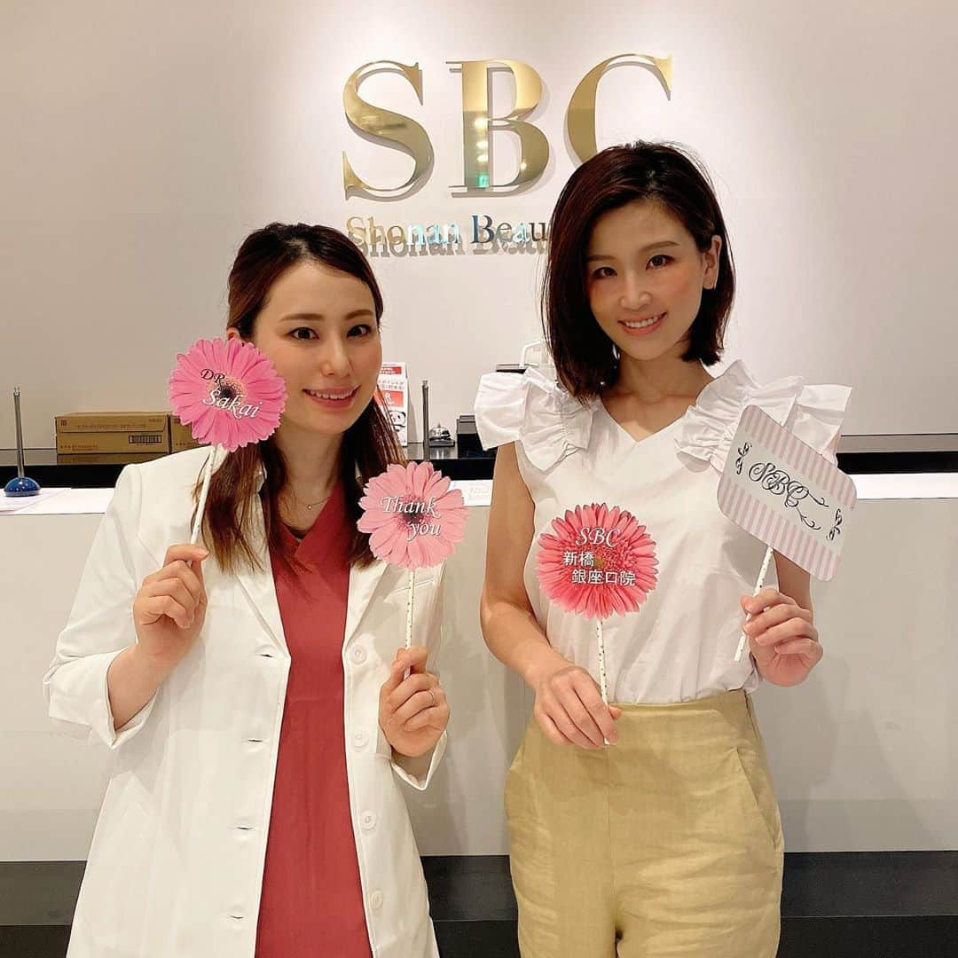 永田明華さんのインスタグラム写真 - (永田明華Instagram)「先日 @sbc_shimbashiginza で美容に詳しく人気の @sbc_sakai 先生のところへ、お肌のたるみ、しみ、肝斑、くすみ、何から何まで相談してきました🤗 やっぱり中からもケアは大事という事で、即効性抜群の #白玉点滴 をしました💕 めちゃくちゃ元気になるし、肌の調子良いし、パッと明るくなるし、毎日でもやりたいぐらいとーっても良かったです😘 #高濃度グルタチオン なので、こちらのクリニック間違いないですよ☺️❣️  やっぱり美容も、先手❣️シミや肝斑が増える前に治療と思いました😂  #酒井知子 先生色々ありがとうございました😘 また、よろしくお願いします🤲  #湘南美容外科 #湘南美容外科クリニック #湘南美容外科新橋銀座口院 #美白点滴#グルタチオン点滴 #白玉注射」8月5日 22時56分 - asukanagata