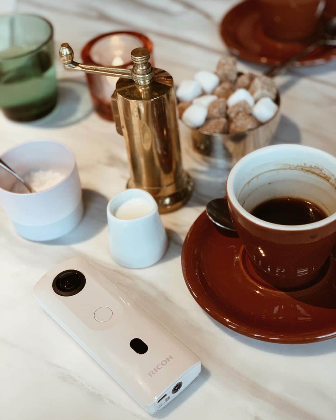 Official RICOH THETAさんのインスタグラム写真 - (Official RICOH THETAInstagram)「Happy Wednesday! Capture the fun moments of your daily life with your THETA☕️😋 . . 📷 @miss._yu_  #theta360 #lifein360 #coffeedate #coffeetime #cameragear #thetasc2」8月5日 22時59分 - theta360official