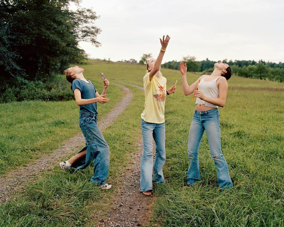 AnOther Magazineさんのインスタグラム写真 - (AnOther MagazineInstagram)「Candy Toss, 2000, from Justine Kurland’s book Girl Pictures 🍬⁠⠀ ⁠⠀ At the link in our bio, the photographer explains her teenage runaway series in her own words 📲⁠⠀」8月5日 23時00分 - anothermagazine