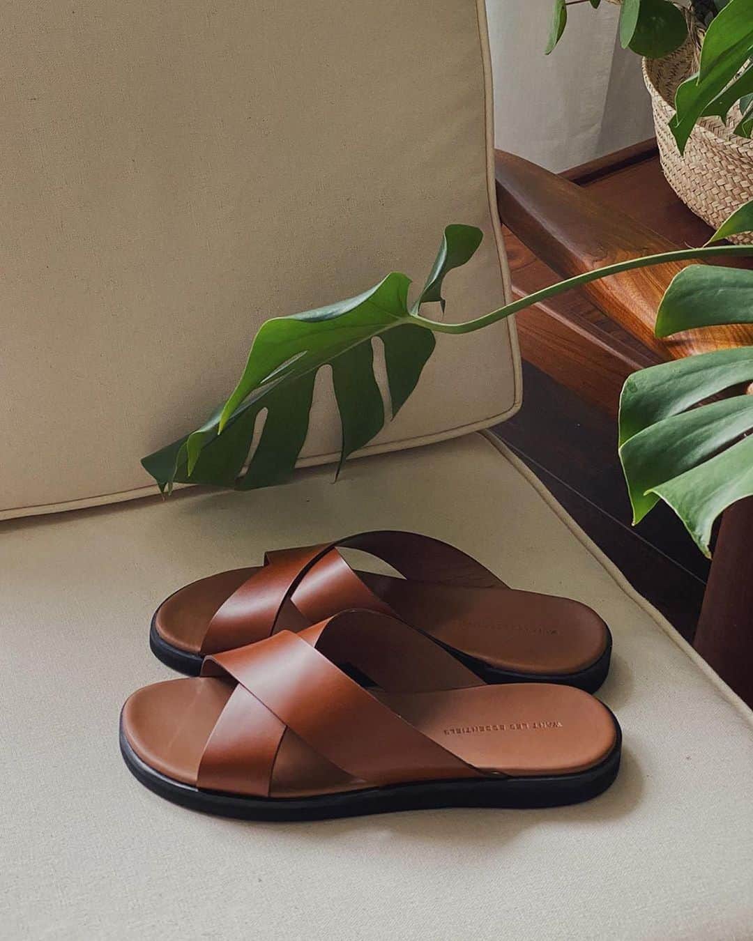 ウォントのインスタグラム：「The seasonal sale and Les Archives are now up to 70% off.  Shop markdowns on our timeless and minimal silhouettes, including the Kavalo sandal, seen here by @tu_p_nguyen.  #wantlesessentiels」