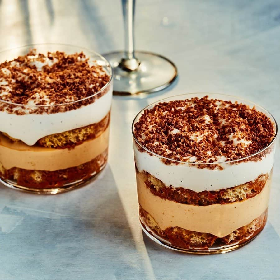 Food & Wineさんのインスタグラム写真 - (Food & WineInstagram)「@chefmelissaking's ultra-rich tiramisu is subtly sweet and well balanced by the lightly bitter tannins in the Hong Kong milk tea powder. Tap the link in our bio for the recipe, or pick up a copy of our August issue. 📷: @chelsealouisekyle」8月5日 23時03分 - foodandwine