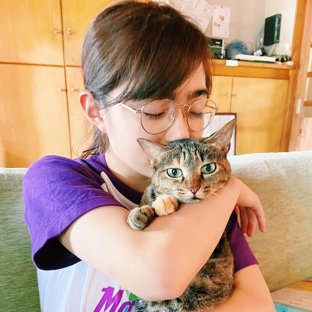 井上咲楽さんのインスタグラム写真 - (井上咲楽Instagram)「. 5年飼ってる猫がこんなに懐かないことあります？？？」8月5日 23時07分 - bling2sakura