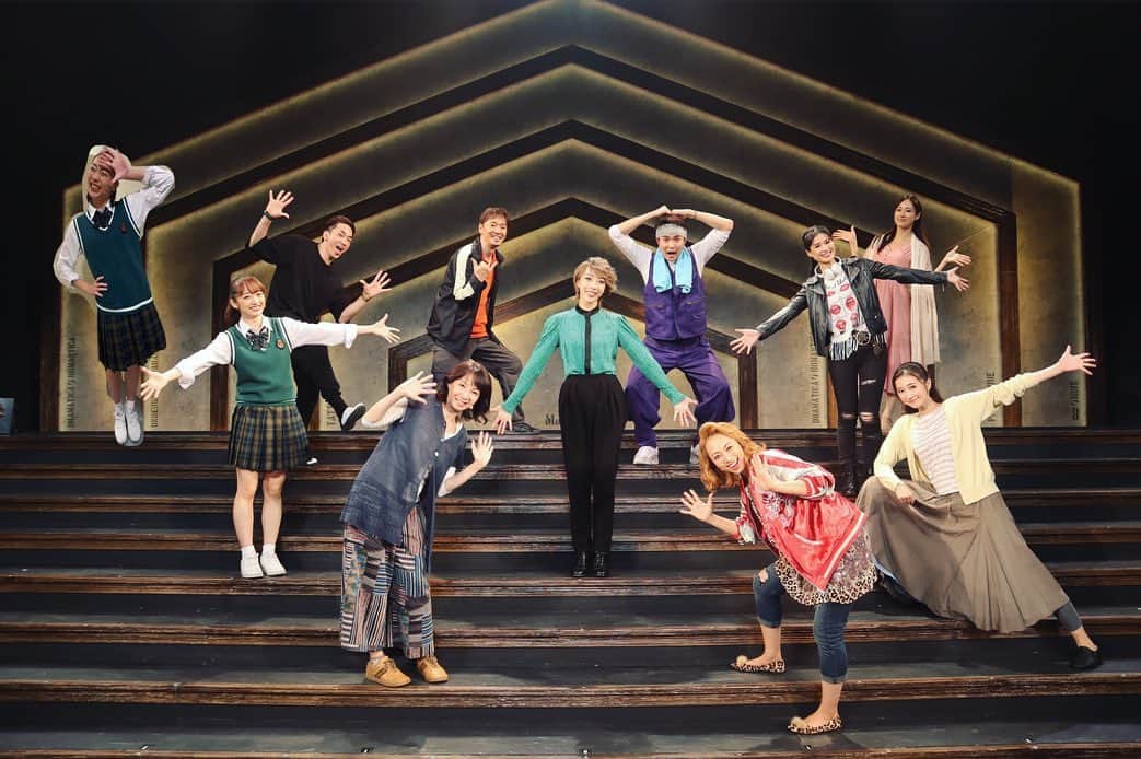下村実生のインスタグラム：「『SHOW-ISMS』昨日千秋楽を無事に終える事が出来ました。 一度は中止になった舞台でしたが、色んな方の力と頑張りで今だからこその物語をお届けする事が出来て良かったです。 バンビ先生の「脱いでも脱いでもまた自分、まだ自分、どこまでも自分」という言葉。何があっても自分は自分、というメッセージに共感しましたし、何か辛い事や悲しい事があった時にみんなに元気を届けられる存在でいれたら嬉しいなと思います。  のぞみという名前は漢字で書くと希望と書くのですが、これから続いていく自分の人生、のぞみのように自由に希望を持って頑張っていきたいなと思います。  優しい先輩方に囲まれて本当に楽しく、勉強になる日々でした。 生の舞台の素晴らしさを改めて感じたので、大変な状況ですが舞台でもライブでも、やっぱり皆さんと同じ空間で安全に過ごせる日が早く戻ってきてほしいですね！  また会える日までお互い元気でいよう〜！！  長くなってしまいましたが、支えて下さった全ての皆様、本当にありがとうございました！☺️ #SHOW_ISMS #マトリョーシカ」