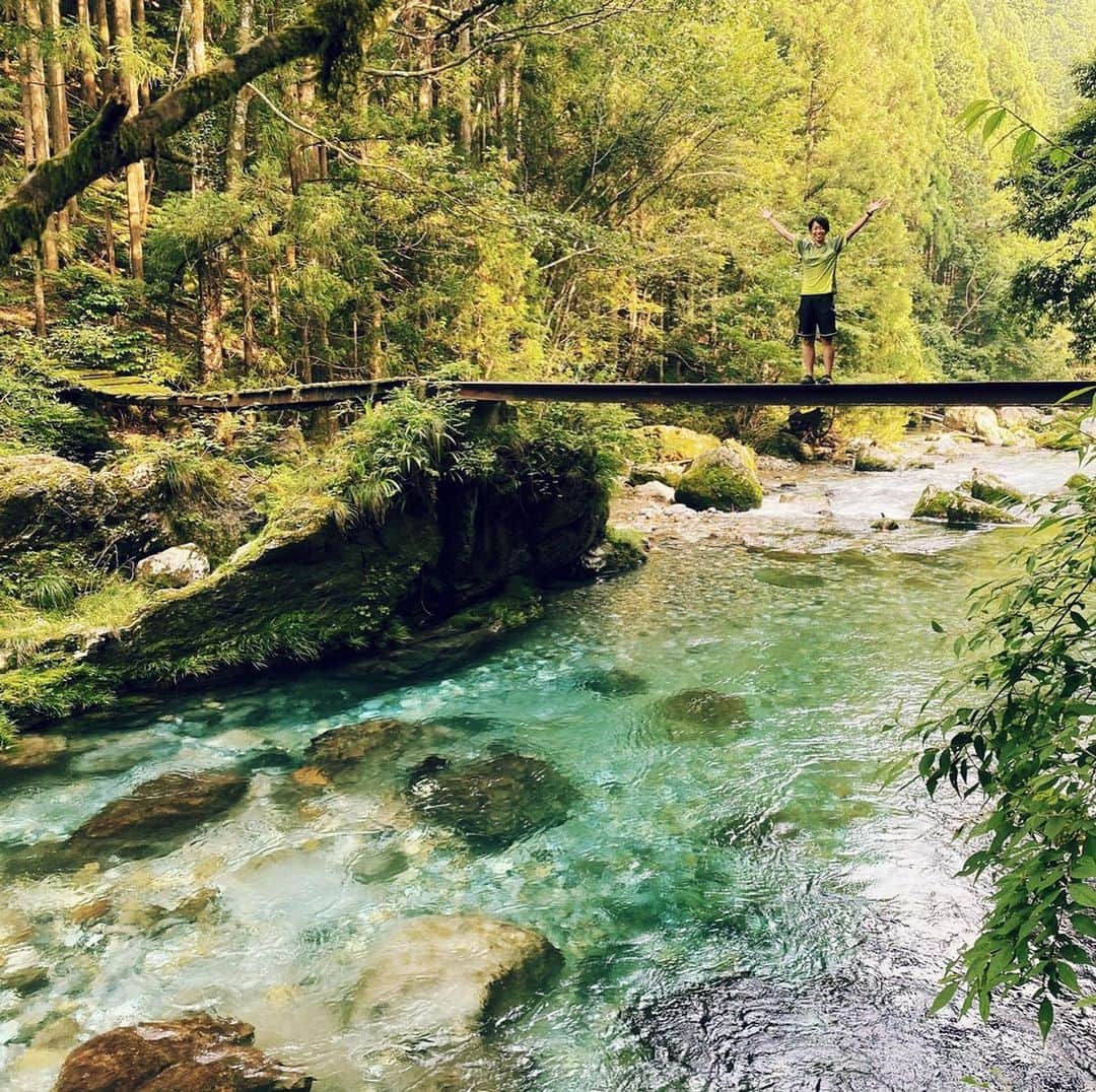 若林美里のインスタグラム：「* この写真は、 岐阜県山県市。 一言で言って とってもいいところ。  岐阜に来て7ヶ月。  岐阜に来る前の岐阜の印象。 岐阜に来たばかりの時の岐阜の印象。 岐阜に住んでみて住み続けてみての印象。  180°変わりました。  岐阜が大好きになりました。  住んでみないと分からない。 住み続けてみないと分からない。  岐阜の魅力は簡単には語り尽くせない。  まだまだこれから👍 楽しみすぎる😊  #岐阜#岐阜市#山県市#gifu#gifucity#yamagatacity」