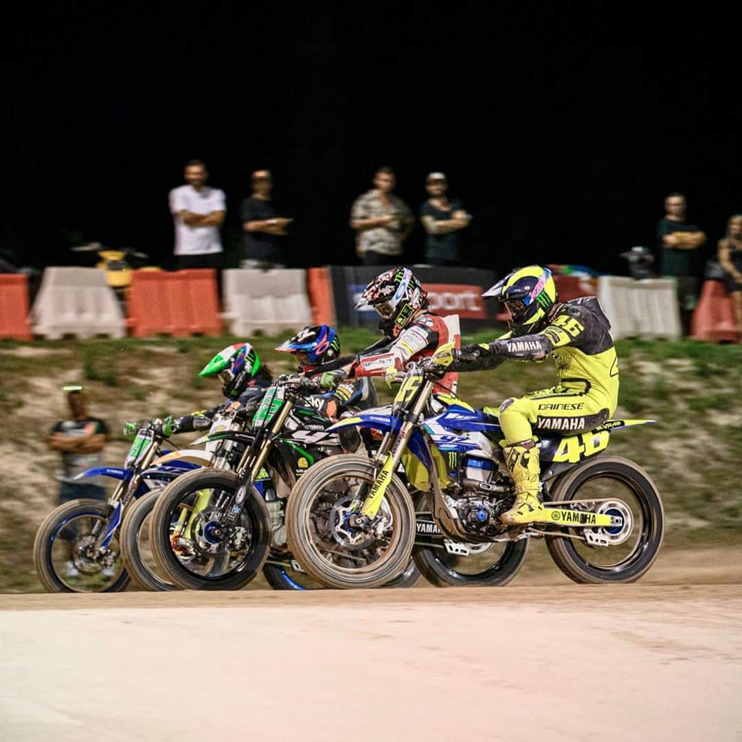 バレンティーノ・ロッシさんのインスタグラム写真 - (バレンティーノ・ロッシInstagram)「Special Saturday training at the Ranch with a lot of friends  🎥 with @GoPro by @samwerkmeister  📸 @camilss」8月5日 23時31分 - valeyellow46