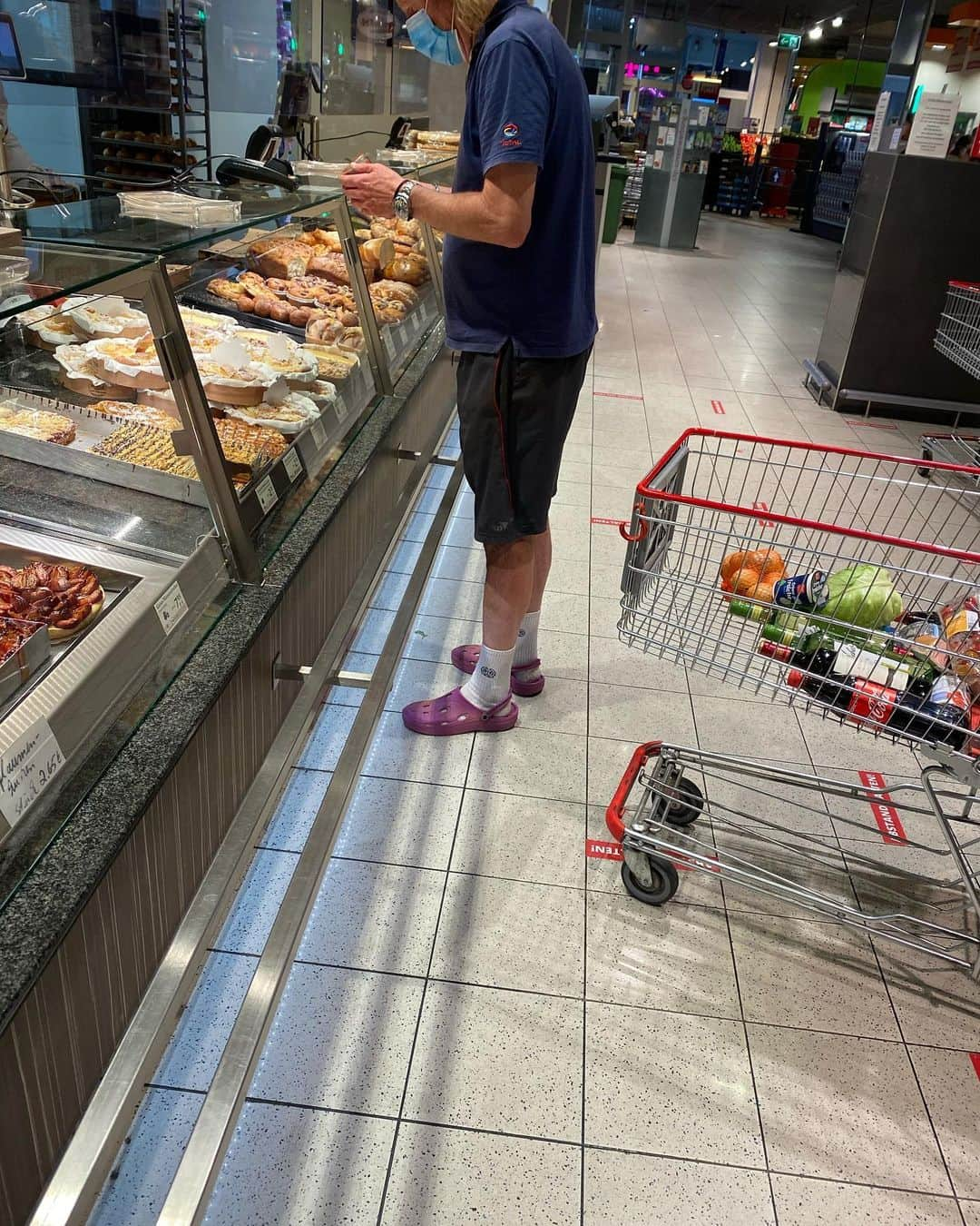 トニ・クロースさんのインスタグラム写真 - (トニ・クロースInstagram)「Wann und wo diese ⬆️ Elf mal zusammenspielen könnte, wer sich da in den Supermarkt verirrt hat, wie ein angeblicher Waldlauf ( Achtung: Lüge) meine Karriere bei Bayern unterbrach, wie man eigentlich Schnecken und Blattläuse vertreibt, ein erstes Angebot zum Wechsel für Felix und vieles mehr in der neuen Folge „Superstar im Supermarkt“ von #einfachmalluppen! Wie immer @applepodcasts , @spotify  und überall wo es Podcasts gibt!」8月5日 23時35分 - toni.kr8s