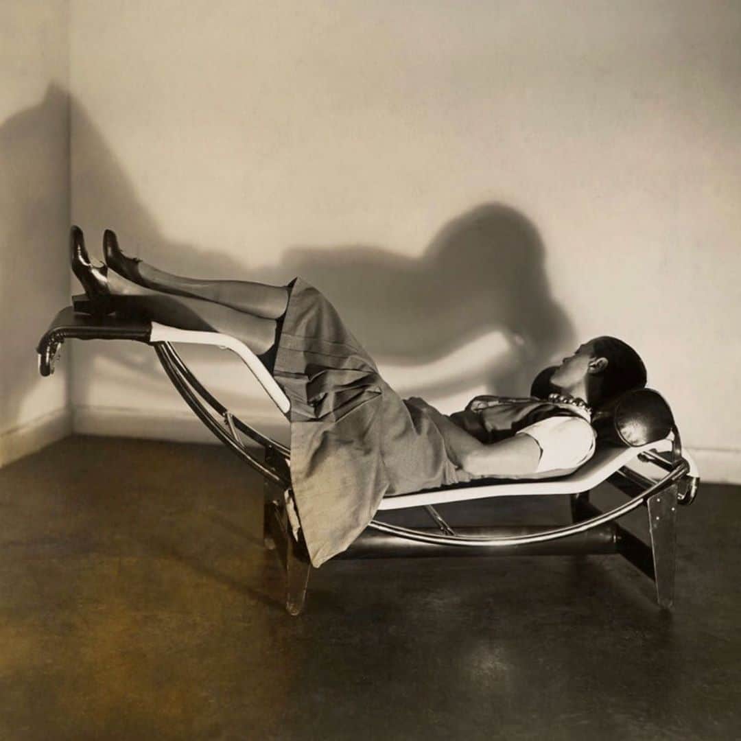 デレク ラムのインスタグラム：「Wednesday hump day. 15 more minutes please.  #charlotteperriand」