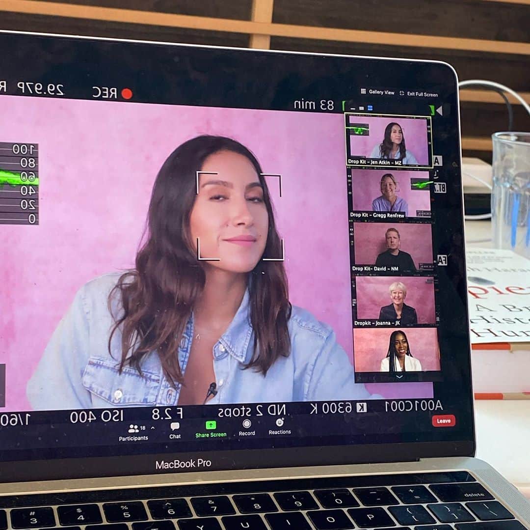 JEN ATKINさんのインスタグラム写真 - (JEN ATKINInstagram)「Forgot to tell him he would be working half the day on vacay to set up a via satellite studio sitch for me. Also forgot to mention I’m getting my period and would be extremely grumpy during the process. Round of applause for @mrmikerosenthal and his audio video tech knowledge 👏🏽 and thx @klarna.usa for including me on the panel.」8月5日 23時43分 - jenatkinhair