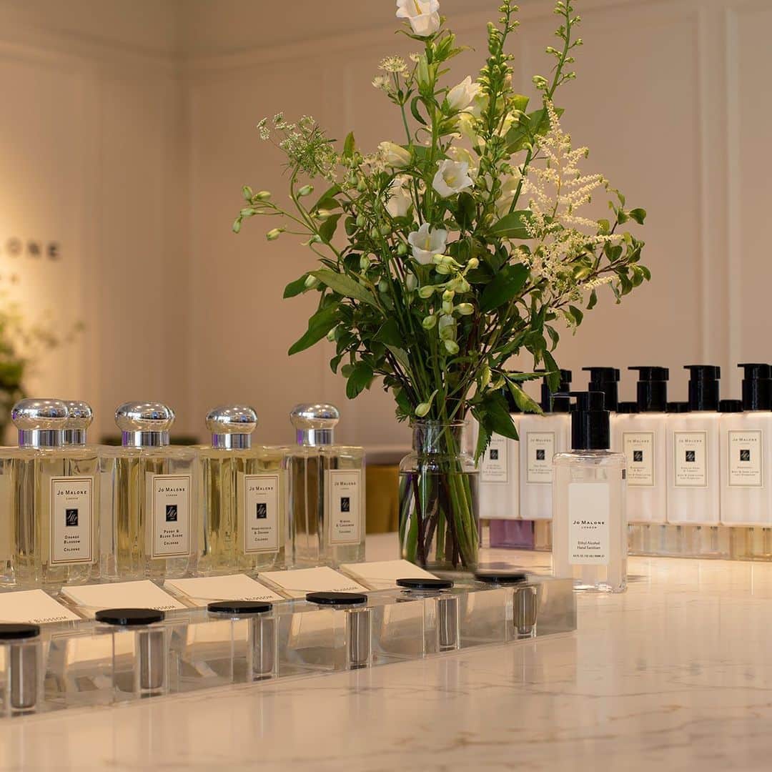 Jo Malone Londonさんのインスタグラム写真 - (Jo Malone LondonInstagram)「We are delighted that many of our stores are now open with enhanced health & safety measures. Discover our enchanted storytelling and find a new signature scent with guidance from our expert Stylists.」8月5日 23時54分 - jomalonelondon
