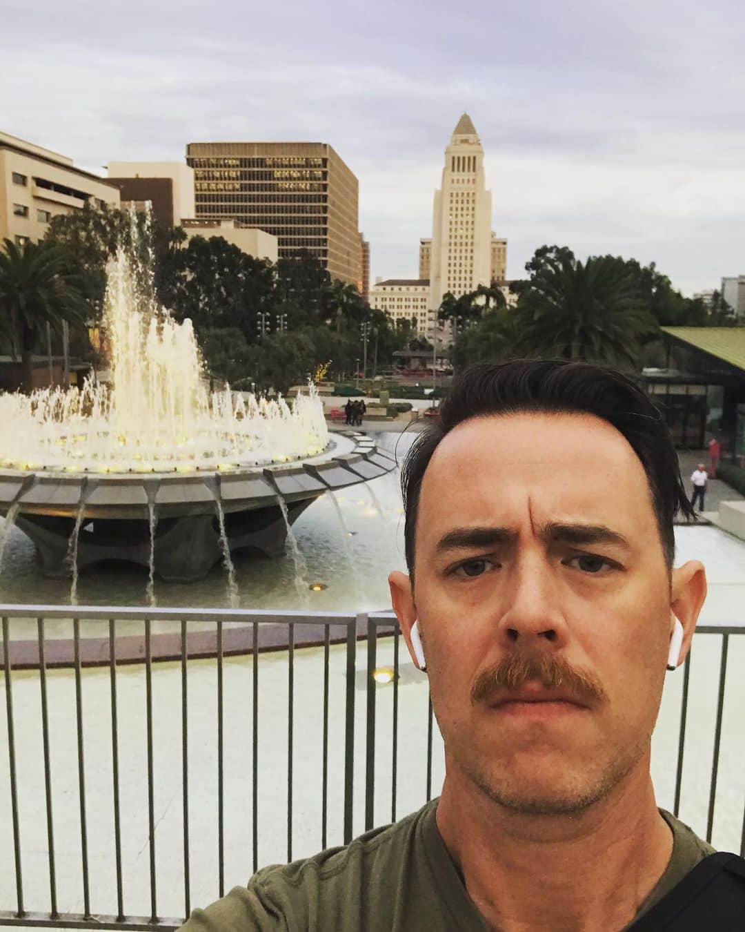 コリン・ハンクスのインスタグラム：「From October last year. Feels like 1986.」