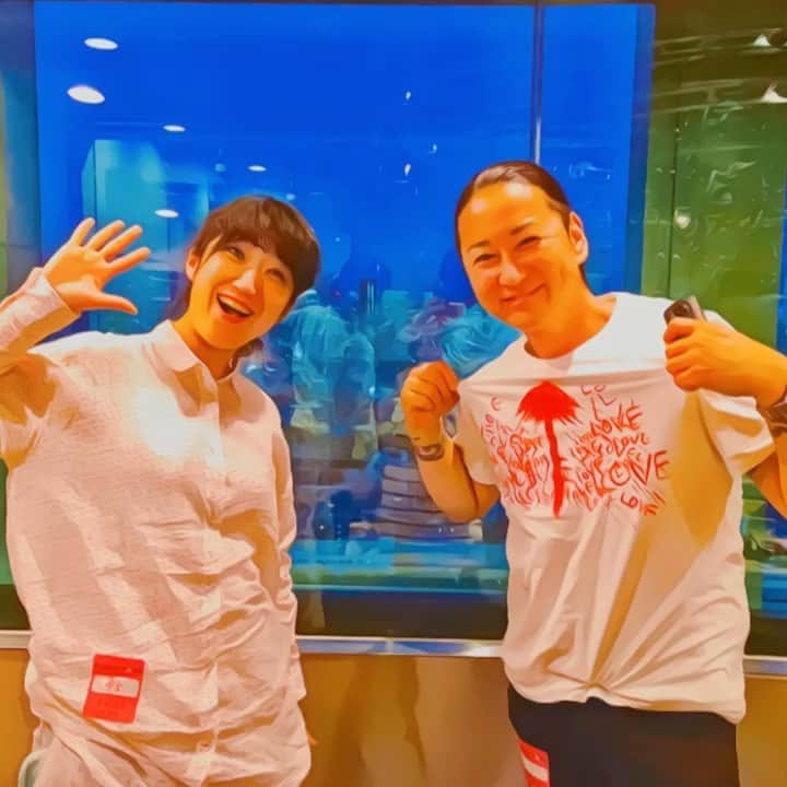 のインスタグラム：「エリー学園 本日のJ-WAVE GROOVE LINEゲストナビゲーターは大宮エリーさんでした。クリエイティブマッスルを鍛えるジム？学校？学長エリーさんの導きで学園から未来のクリエーター、アーティストが誕生する予感！ 入学したいなぁ。 . . #大宮エリー #djdragon  #jwave #grooveline  #エリー学園」