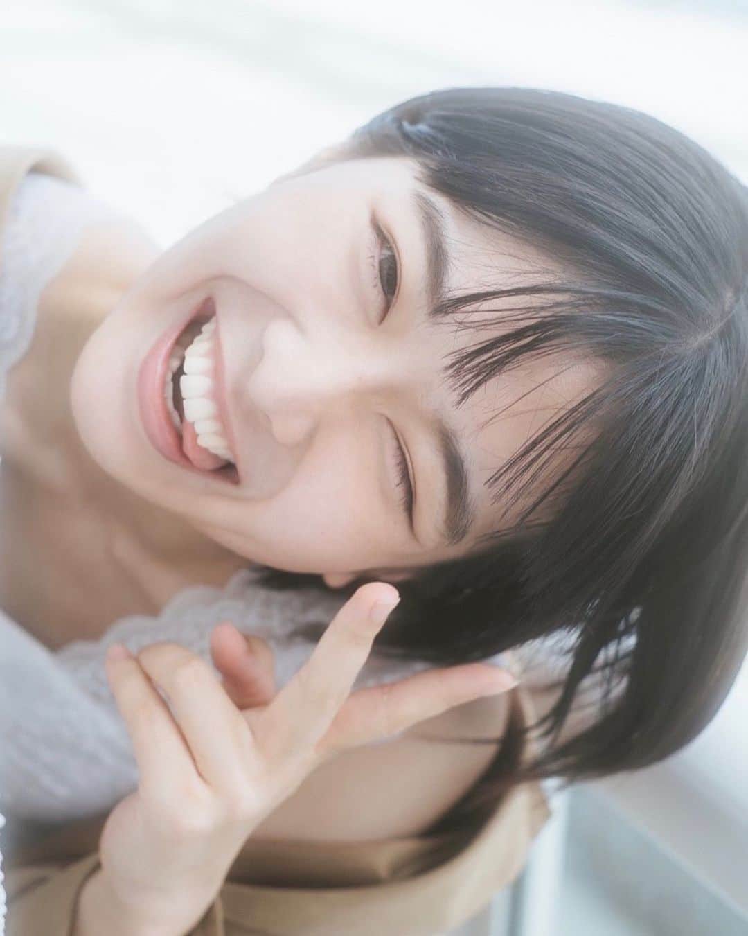 坂田茉世さんのインスタグラム写真 - (坂田茉世Instagram)「顔面ドアップすみません、🤍🕊  いつまでも無邪気に笑ってたいと 心の底から思います！ていっ  小さな幸せを大きな幸せに🌿 明日はどんなハッピーがあるかな？（はぴはぴ）」8月6日 0時09分 - mayopppe_