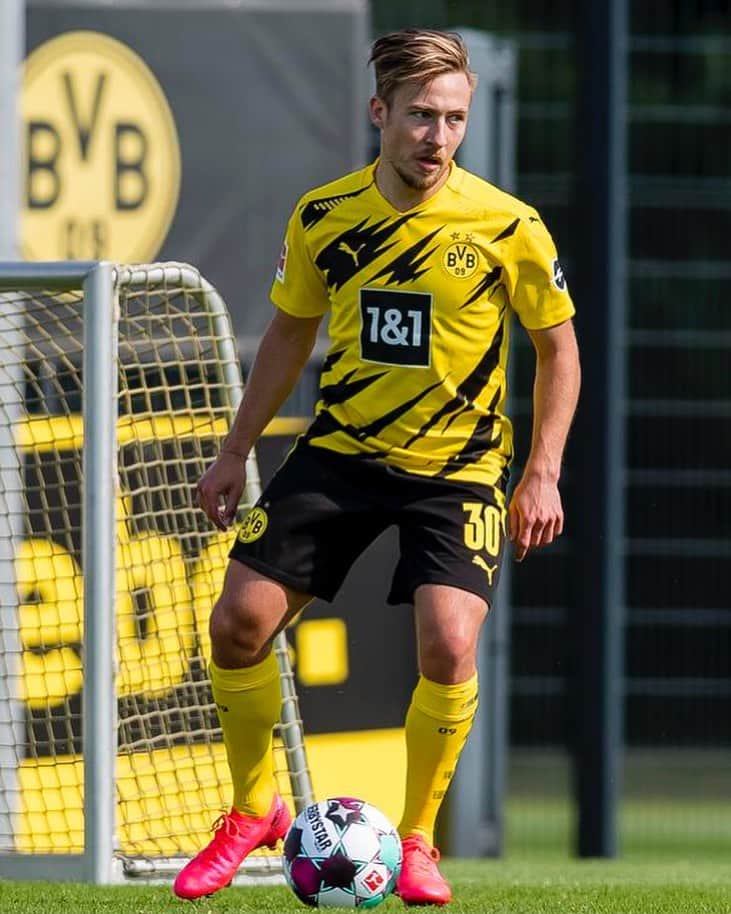 フェリックス・パスラックのインスタグラム：「Back in black & yellow ⚫️🟡  📸: @simax_09」