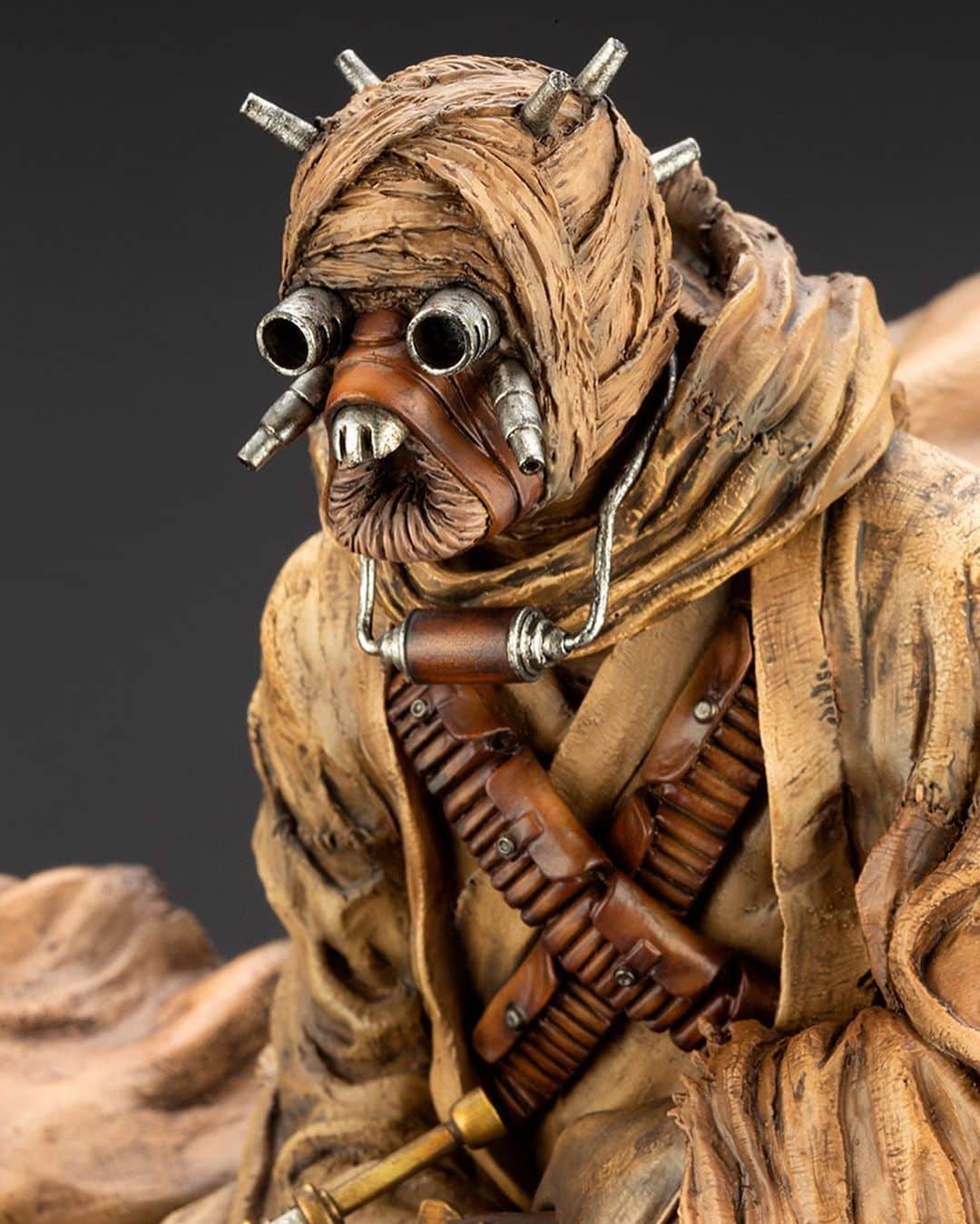 株式会社 壽屋 コトブキヤさんのインスタグラム写真 - (株式会社 壽屋 コトブキヤInstagram)「Be sure to add this special Tusken Raider™ statue from Star Wars: A New Hope, who is brought to life in Takashi Okazaki's unique vision, to your very own collection!  #StarWars #TuskenRaider #Kotobukiya #ARTFX」8月6日 11時16分 - kotobukiya_official