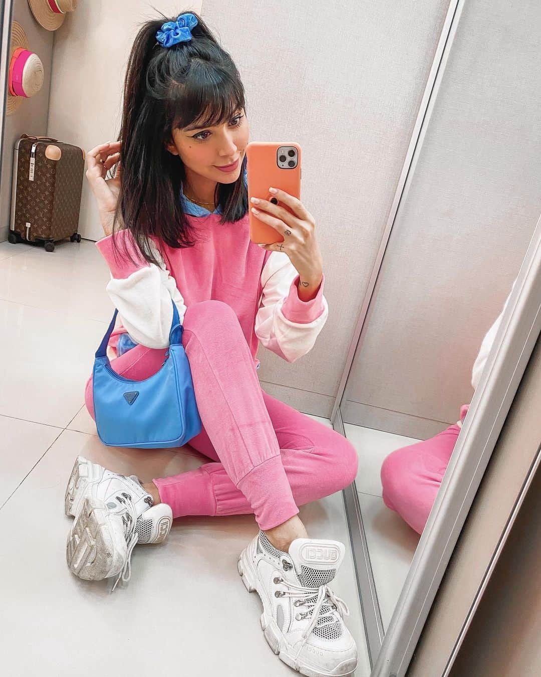 Gabriela Salesのインスタグラム：「1, 2 ou 3? 😜」