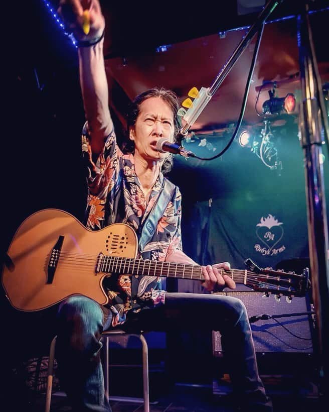 イマイアキノブのインスタグラム：「🌋8.14(金) 『OHIO101 FREAKOUT!! BIRTH』(観覧&配信) ＠/fr 神田THE SHOJIMARU  観覧はSOLD OUT  出演 OHIO101(鈴木純也vo.gt 調先人ba クハラカズユキdr） イマイアキノブトリオ(イマイアキノブvo.gt 山本久土gt サトウミノルdr)  OPEN 19:00 START 20:00 TICKET 3500円+飲物代  神田THE SHOJIMARU 千代田区神田須田町1-4-6 吉川ビルB1  HP https://fukumarurec.wixsite.com/shojimaru ☎︎ 03-6206-9596  配信ticketは↓ 2500円 https://twitcasting.tv/tshojimaru/shopcart/15840  #神田theshojimaru  #ohio101  #鈴木純也 #調先人 #クハラカズユキ #山本久土 #サトウミノル #イマイアキノブ #imaiakinobu  #livestreaming  #livemusic」