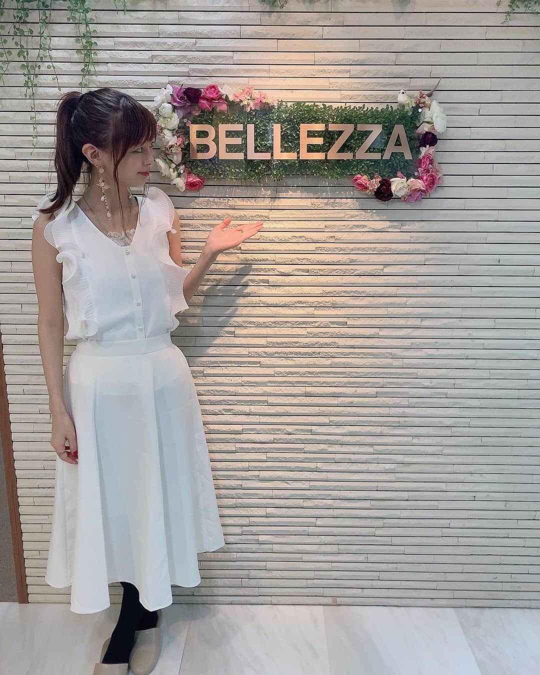 のインスタグラム：「先日東京ベレッザクリニック(@tokyobellezza )で 白玉点滴してもらいました💉 ・ 美白美肌効果の他、アンチエイジングにも ダイエットにもいいみたい！ ・ とてもフレンドリーな先生とスタッフさん☺️✨ また定期的に通いたいな🌟 ・  ______________________________ ・ ☺︎今日のコーデ☺︎ ・ トップス→(@aimie.shop ) ・ ______________________________ ・  #東京ベレッザクリニック #ベレッザクリニック #美容皮膚科　 #美容外科 #PR #新宿 #白玉点滴 #美容点滴 #新宿美容 #新宿美容外科 #ホスト #キャバ嬢 #日焼け」