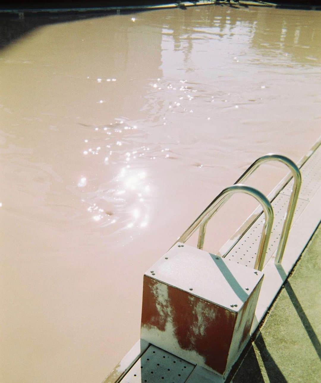 前田エマさんのインスタグラム写真 - (前田エマInstagram)「夏ですね〜 「夏の贈り物」をテーマに 今月もルミネ北千住さんのInstagramでエッセイ書いてます。 高校時代の一目惚れの話。 続きはこちら→　@lumine_kitasenju」8月6日 10時36分 - emma_maeda