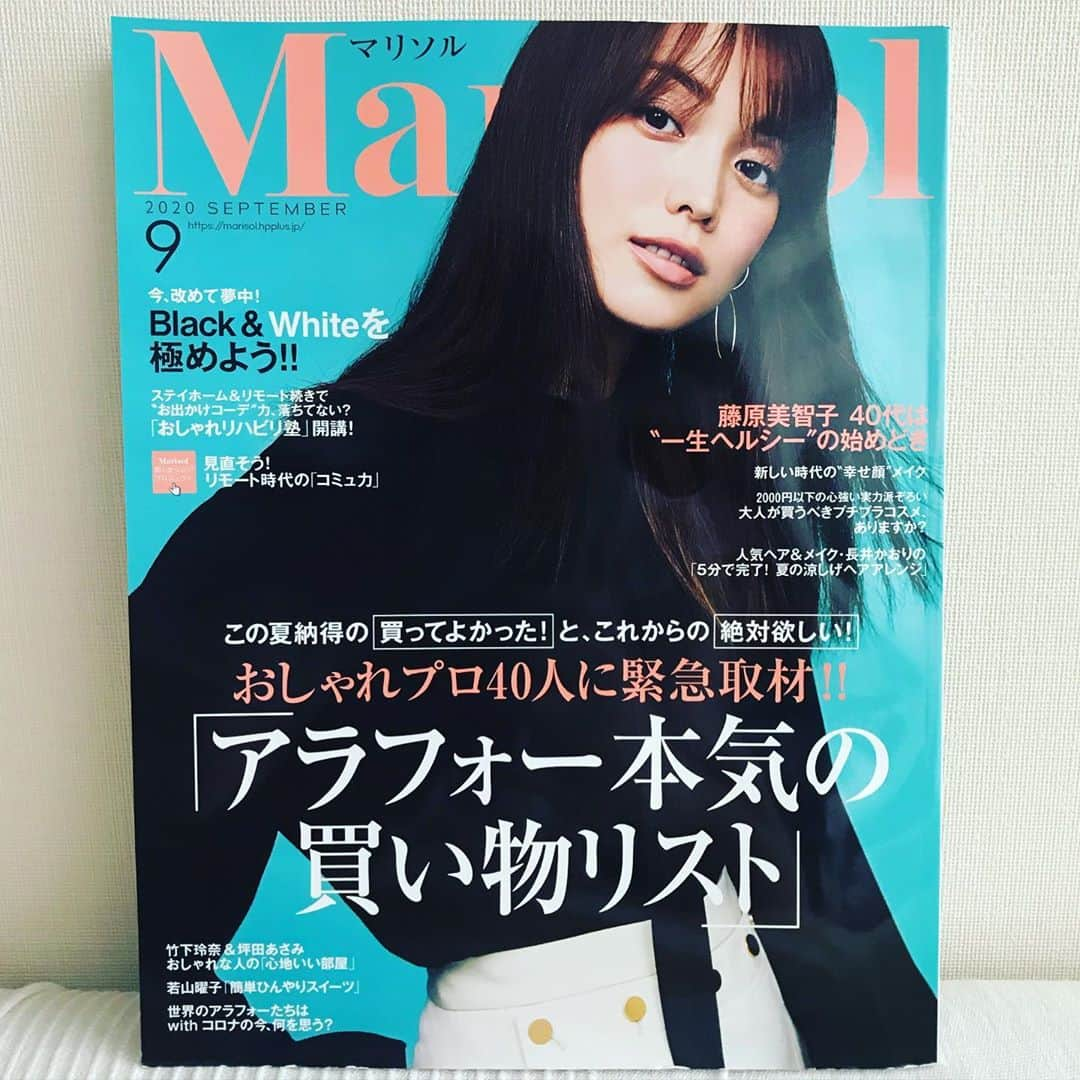 Marisolさんのインスタグラム写真 - (MarisolInstagram)「【Marisol９月号　本日発売！】 今月号の表紙は蛯原友里さん。　ファッション特集は大人気企画「おしゃれプロ40人に徹底取材!!　アラフォー本気のお買い物リスト」、 「Black&Whiteを極めよう!!」、「スタイリスト石毛のりえの　おしゃれリハビリ塾」と今すぐ役立つおしゃれのヒントがいっぱい！　ビューティは岡野瑞恵さん、中山友恵さんの「これからの幸せ顔はこう作る」、藤原美智子さんの「40代は一生ヘルシーの始めどき」「大人が買うべきプチプラコスメ」など盛りだくさん。さらにまだまだステイホームの多いこの夏、モデル竹下玲奈さんとエディター坪田あさみさんの「心地いい部屋」特集や、若山曜子さんの「簡単ひんやりスイーツ」も見逃せません。マリソルオムは中村優馬さんです。マリソル９月号、ぜひお早めにお手元にとってご覧ください！ #marisol #マリソル #marisolmagazine #marisolonline  #おうちmarisol　#stayhome #40代ファッション #40代美容  #働くアラフォー #蛯原友里 #石毛のりえ #岡野瑞恵 #中山友恵 #藤原美智子 #長井かおり #竹下玲奈 #坪田あさみ #若山曜子 #中山優馬」8月6日 10時43分 - marisolmagazine