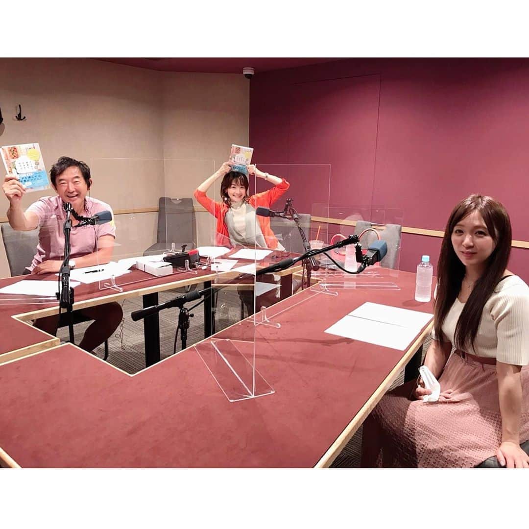 武藤乃子のインスタグラム：「🎤 JFNネット「石田純一のNo socks J life」  ゲストは、フォロワー数20万人越えの、人気節約インスタグラマー、ののこさんです。  お金が貯まる人の共通点や節約術を、ご伝授いただきました。 出来ることからコツコツと…取り入れていきたいですね！  放送エリアの皆さま、ぜひ。  #jfn #ラジオパーソナリティー #ラジオ番組 #ラジオ収録  #ラジオ  #アナウンサー  #フリーアナウンサー  #デュアルライフ  #デュアルライフアナウンサー  #石田純一  群馬(月)11:30～ 栃木(日)19:30～ 山形(金)13:30～ 新潟(水)11:30～ 岐阜(日)9:00～ 福井(月)5:00～ 山陰(日)9:00～ 広島(日)8:00～ 熊本(土)9:00～ 宮崎(土)11:30～」