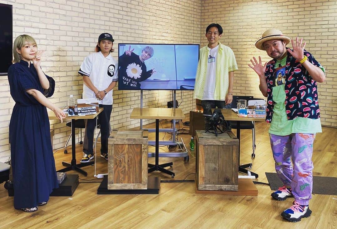 KEN THE 390のインスタグラム：「ABEMA Music水曜TheNight  ありがとうございました🙌 たくさんお祝いしていただき、めちゃめちゃ笑いました🤣  アーカイブもありますので、ぜひアベマから  #kenthe390」