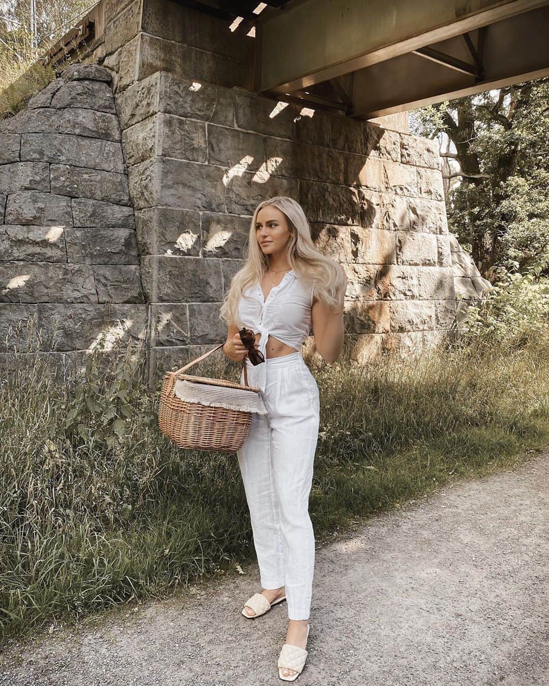 Anna Nyströmのインスタグラム：「Picnic day 🧺🌾」