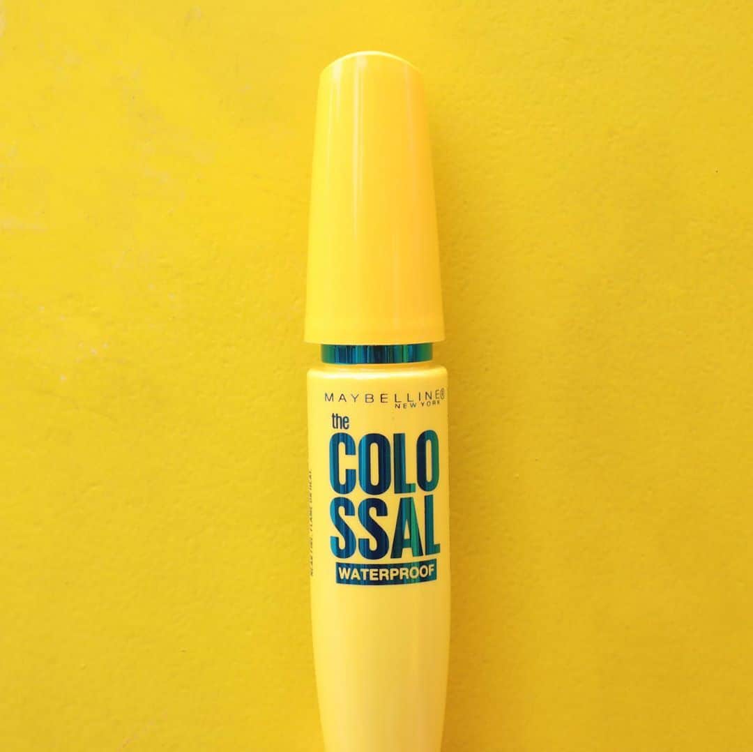 Maybelline New Yorkさんのインスタグラム写真 - (Maybelline New YorkInstagram)「When you want the volume without the clumps, and want a mascara that last all day + night, our #colossalmascara waterproof formula will be your new bestie! 💛 Let us know if this mascara is part of your makeup routine below!」8月6日 2時31分 - maybelline