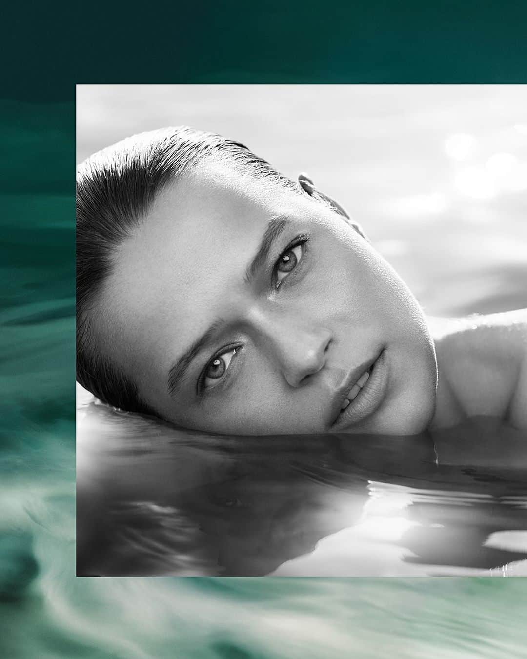 ドゥラメールのインスタグラム：「Empower your skin daily. NEW The Concentrate helps strengthen, stabilize and soothe the look of skin for your most resilient, vibrant complexion. #TheConcentrate」