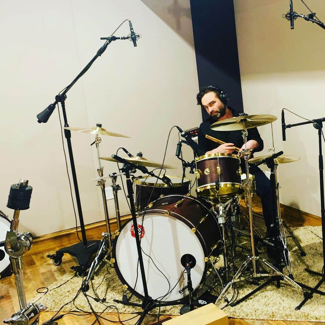 ジョニー・ガレッキのインスタグラム：「It’s been a while but was still a blast. Thanks, #unlikelypal @randyhouser 📸: @tatianahouser #rustyaf @firehousedrums」
