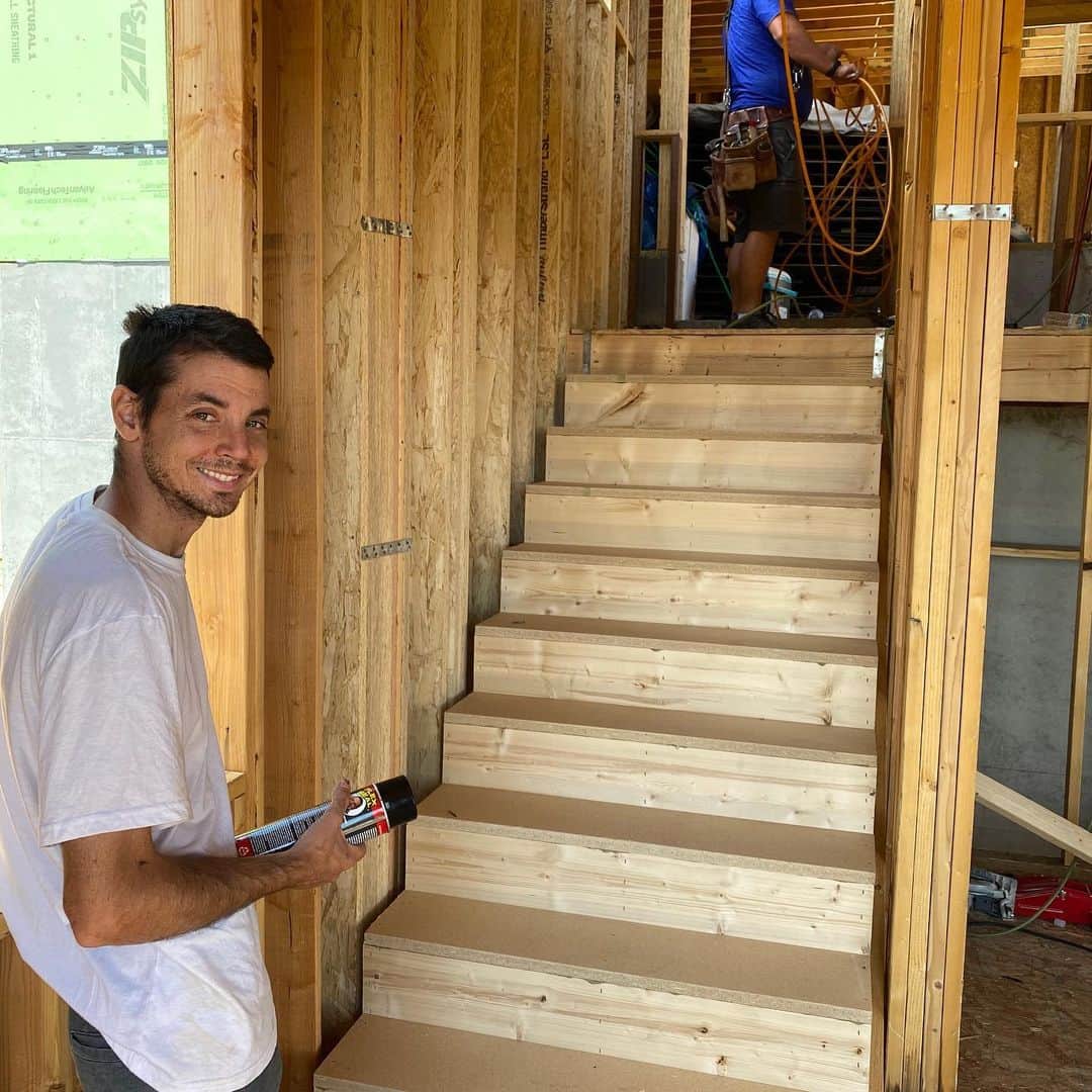 ポール・ロビンソンのインスタグラム：「Update: hello world! My focus this summer has not been on climbing as much as it has been in the past because I am absurdly busy working towards building my future home (Don’t worry, I am still training as much as I can!). It has been a dream of mine to live in the mountains 🏔 with an incredible view for as long as I can remember. I am not a city person and living life out in the wilderness sounds pretty perfect to me. It is all coming together slowly but surely. I am getting to train when I can and soon enough I’ll be able to put my climbing walls down in the basement to keep training for the fall season. None of this could have been possible without a ton of help from the team including @frank__decaro @lizzy.ellison @jeremy_fullerton @aosterhoff @blairrreed @reedelectricalco @yung_dragon11 @nickric3293 @mikeglance Tom, Bill, Doug and soon @arjandekock and @fitzelq ! This has been a journey like nothing I have ever dealt with before but the excitement grows every single day and I am forever thankful and grateful for each and every person helping me with the journey. More updates soon and hopefully a little more time for some outdoor bouldering when the temps start to get better!」