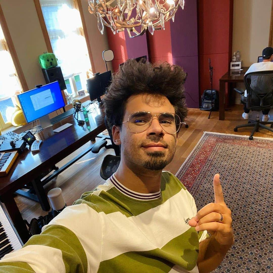 アフロジャックさんのインスタグラム写真 - (アフロジャックInstagram)「Back in the studio!!!!! Who's ready for some new music and a stream??」8月6日 3時05分 - afrojack