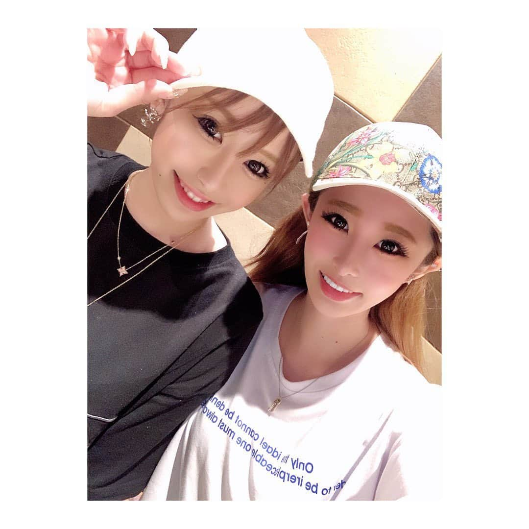 相川かや乃のインスタグラム：「☆ Instagram更新お久しぶりです💙 PostよりもSroryで息してます。 (そっち側の人間「human」) 今後は、なるべくPostの方も 更新していけるように努めます😻✨ ってもなかなか更新する事ない笑 #Japan#名古屋#錦3 #GLAMOROUS#キャバ嬢 #グラマラス#キャバクラ #更新サボりがち#366alcohol #キャップ大好き#private #fashion#世界#peace #お洒落な人と繋がりたい #大好きな人達と僕の世界 #happylife#相川かや乃」