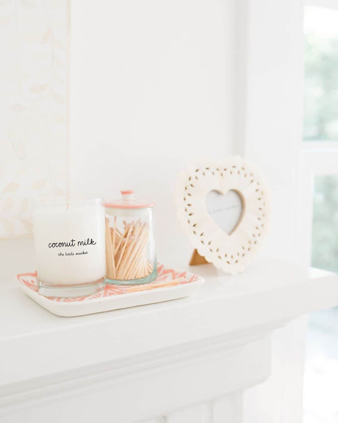 The Little Marketさんのインスタグラム写真 - (The Little MarketInstagram)「Today, we’re sharing a special summer collection curated by our co-founders, @LaurenConrad and @HannahSkvarla. It’s filled with their favorite pieces hand-picked for life at home, from tropical scented candles to intricate glassware that is truly one-of-a-kind. Shop their collection now at the link in our bio and know that each purchase makes a positive difference.」8月6日 3時07分 - thelittlemarket