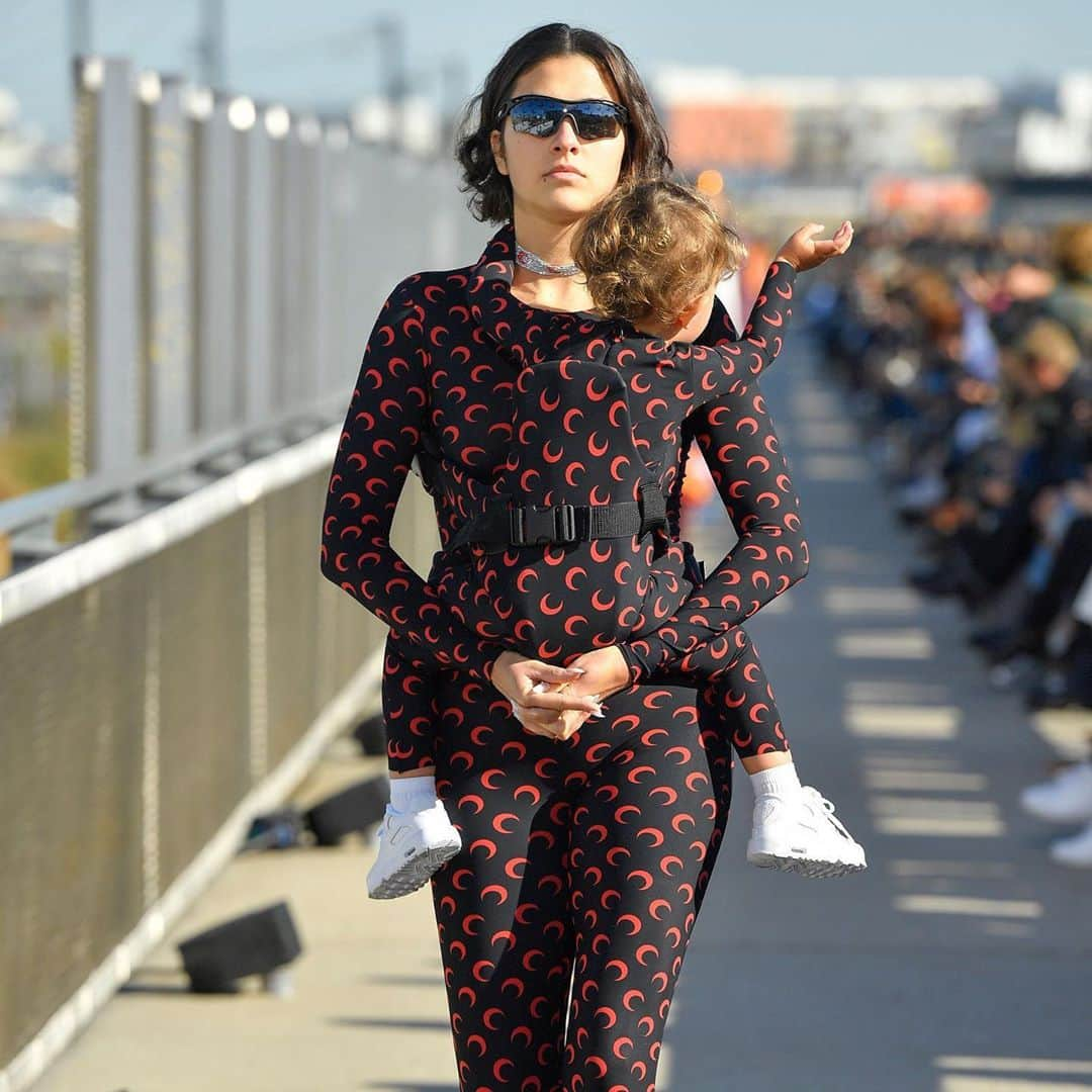 Vogue Runwayさんのインスタグラム写真 - (Vogue RunwayInstagram)「In the 48 hours after @beyonce's Black Is King aired, searches for @marineserre_official's crescent moon print went up 426% on @lyst. Find out more about the design's meteoric rise at the link in bio.」8月6日 3時10分 - voguerunway