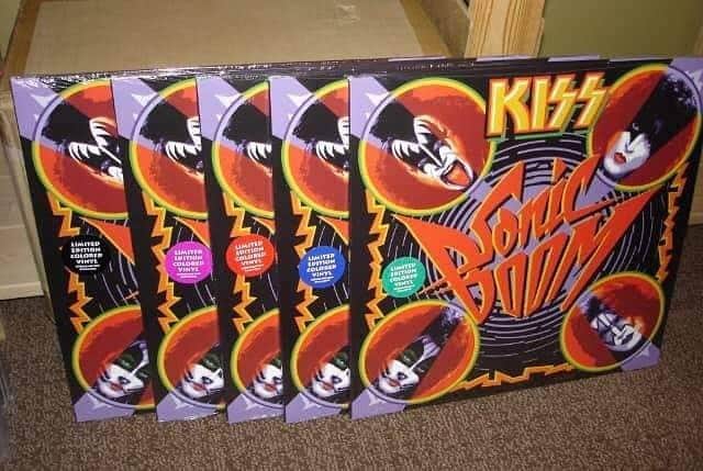 KISSさんのインスタグラム写真 - (KISSInstagram)「#CollectingKISS! Thanks to Marc Morais for sharing his Sonic Boom vinyl set with us. He bought all the KISSONLINE exclusives back in 2010 - black, green, red, blue, & purple. Each color was limited to only 1000 each. Bootlegged many times...but Marc's are the real deal!」8月6日 3時11分 - kissonline