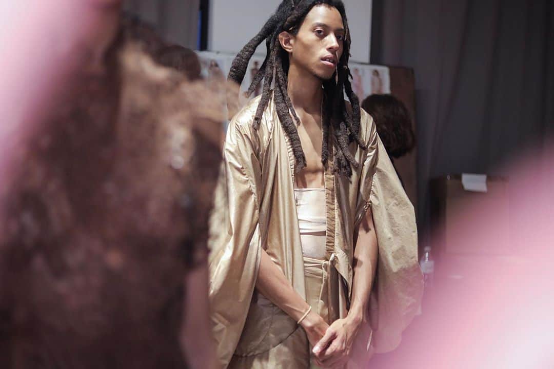 スリーアズフォーのインスタグラム：「“Human plant” spring summer 2020 backstage pictures by @schohaja featuring kendall @zenduh in Genesis Kimono suit  #flashback #humanplant #2020 #threeasfour casting by @barbarapfister」