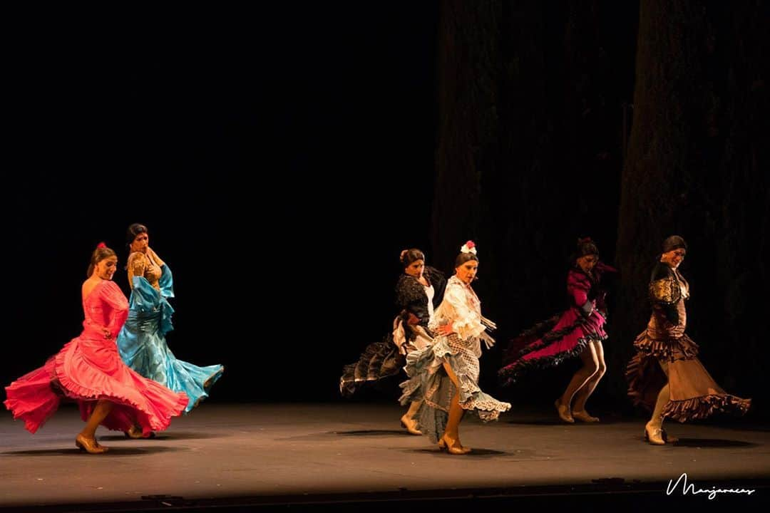 DeFlamenco.comさんのインスタグラム写真 - (DeFlamenco.comInstagram)「Pues eso ¡VIVA! de @manuellinan en el Teatro del Generalife de Granada. Hasta el 12 de agosto.   #culturasegura  #flamenco #emociones #vivir  #baile #danza #teatro  #lorca #lorcaygranada」8月6日 3時32分 - deflamenco