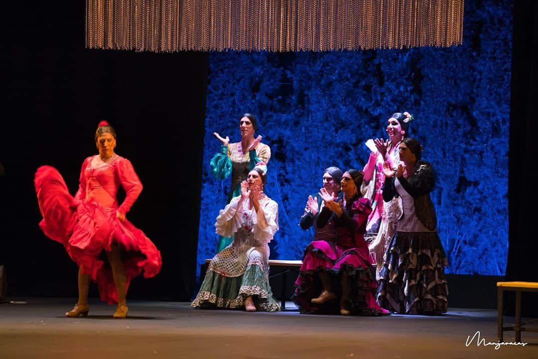 DeFlamenco.comさんのインスタグラム写真 - (DeFlamenco.comInstagram)「Pues eso ¡VIVA! de @manuellinan en el Teatro del Generalife de Granada. Hasta el 12 de agosto.   #culturasegura  #flamenco #emociones #vivir  #baile #danza #teatro  #lorca #lorcaygranada」8月6日 3時32分 - deflamenco