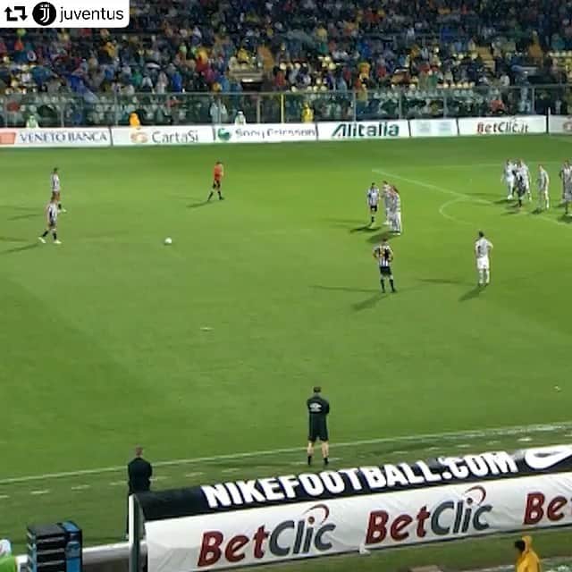 アレッサンドロ・デル・ピエロのインスタグラム：「#ADP10 🤪 #repost @juventus  . . 🎯 @alessandrodelpiero with a free-kick, you know what happens next... 😉  #GoalOfTheDay #ForzaJuve」