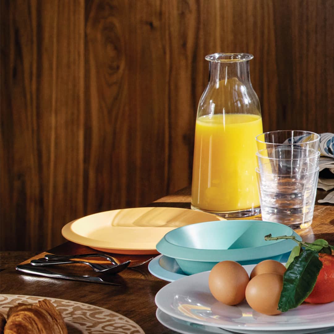 のインスタグラム：「Every parent knows, it’s much easier for your little ones to enjoy their meal when served on colorful, beautiful tableware. And shatterproof. Discover Giro Kids Collection on alessi.com.⁣ ⁣ Design by @ben_van_berkel / @unstudio_architecture」