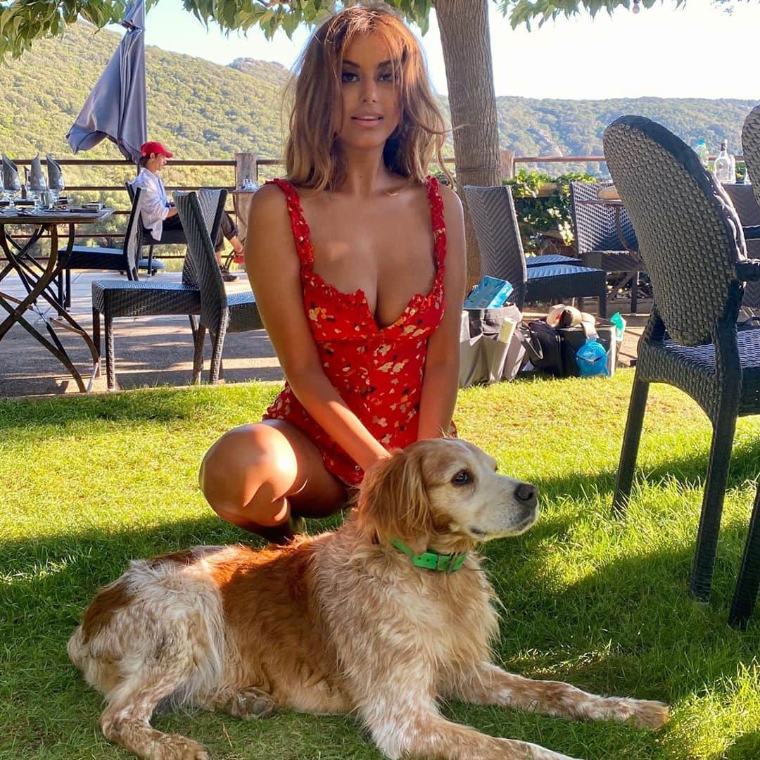 ザヒア・ドゥハールのインスタグラム：「🐶❤️」