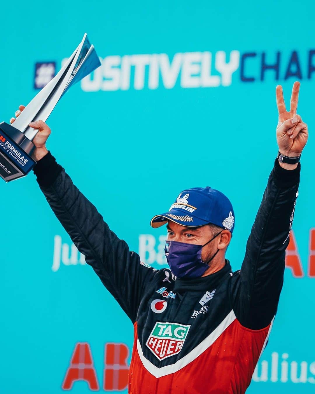 アンドレ・ロッテラーのインスタグラム：「Yesssss. P2 🥳 a perfect start to kick off the season finale. Race 1 done. Now full focus on tomorrow, gonna hunt you down little trophy 🏆  #tagheuerporsche #podium #berlin #abbformulae #positivelycharged」