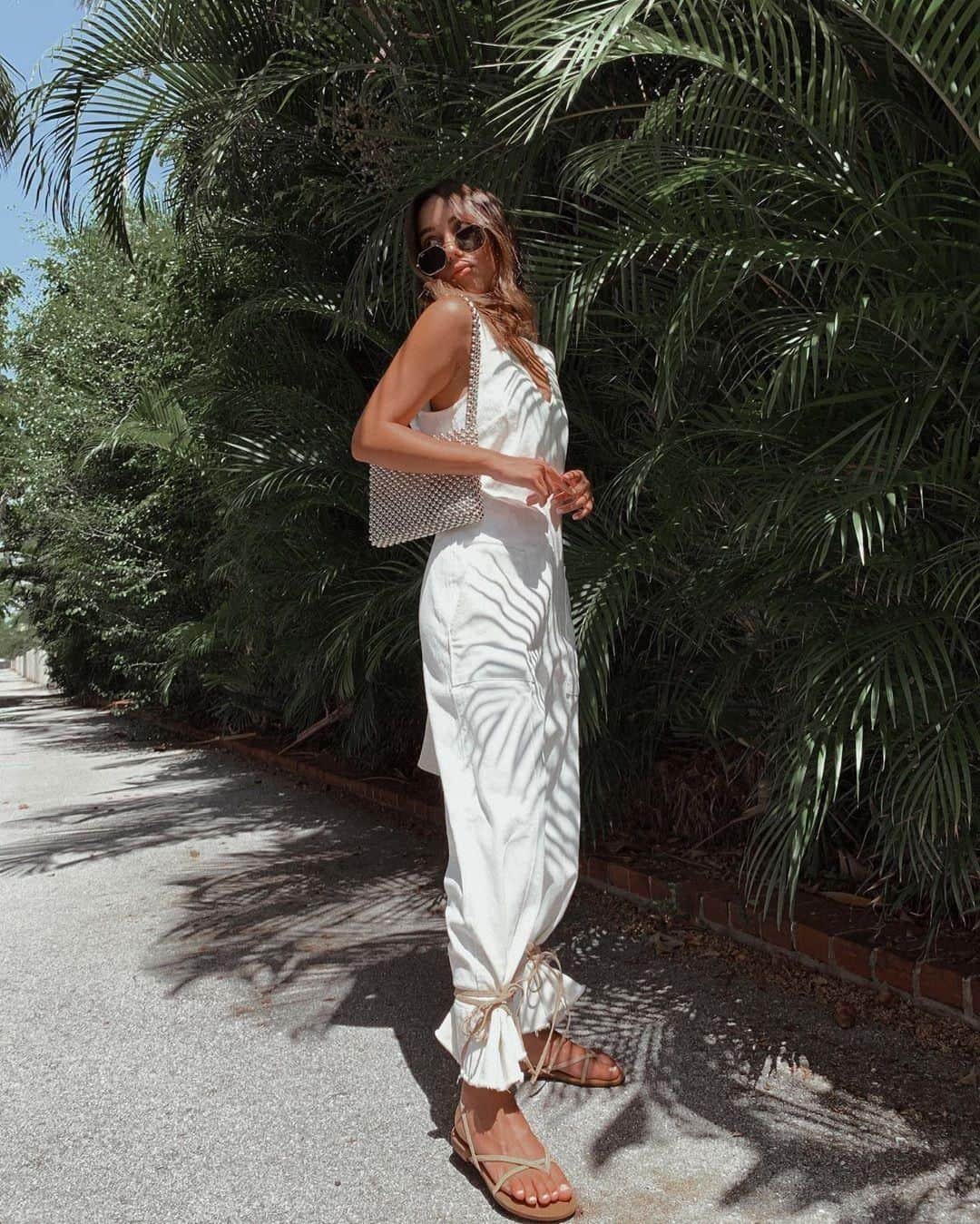 のインスタグラム：「Look we love: @camigomez in the Beesa, now 25% off at vincecamuto,com with code TAKE25. #vincecamuto #sandals #salealert」