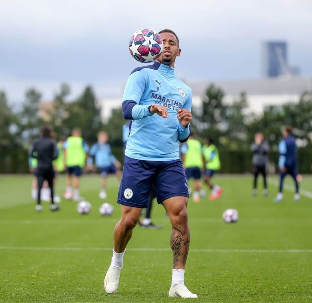 ガブリエル・ジェズスさんのインスタグラム写真 - (ガブリエル・ジェズスInstagram)「@championsleague is Back... 🙌🏽🤙🏽⚽️」8月6日 4時14分 - dejesusoficial