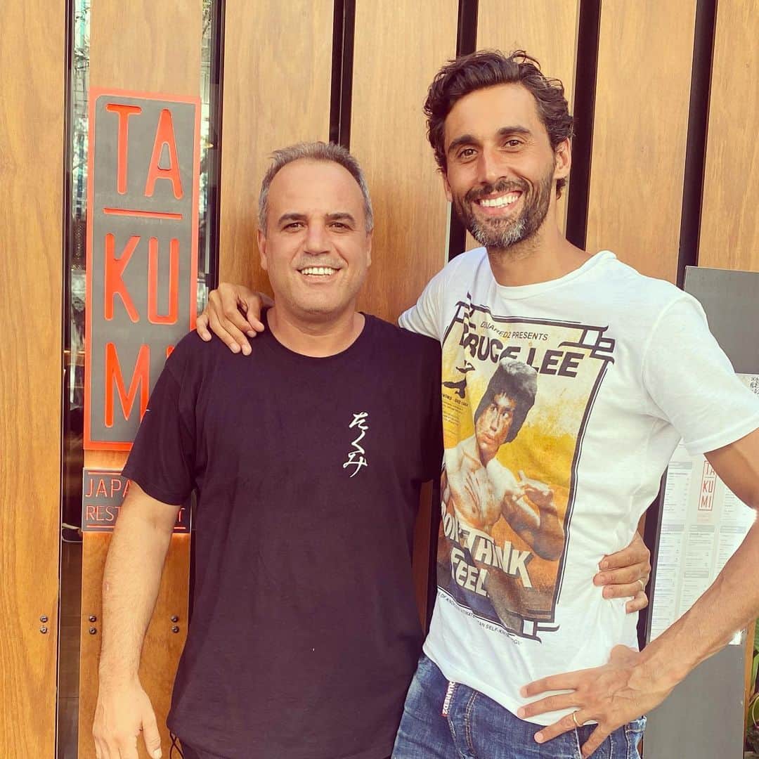 アルバロ・アルベロアのインスタグラム：「Para mí ha sido siempre un orgullo llamarme como mi primo mayor. Esto nos ha unido y conectado por muy lejos que hayamos estado y es siempre una alegría enorme no solo verle y comprobar todo lo que ha conseguido sino también saber que no puedo estar mas orgulloso de cómo es. ¡Te quiero, primo!」