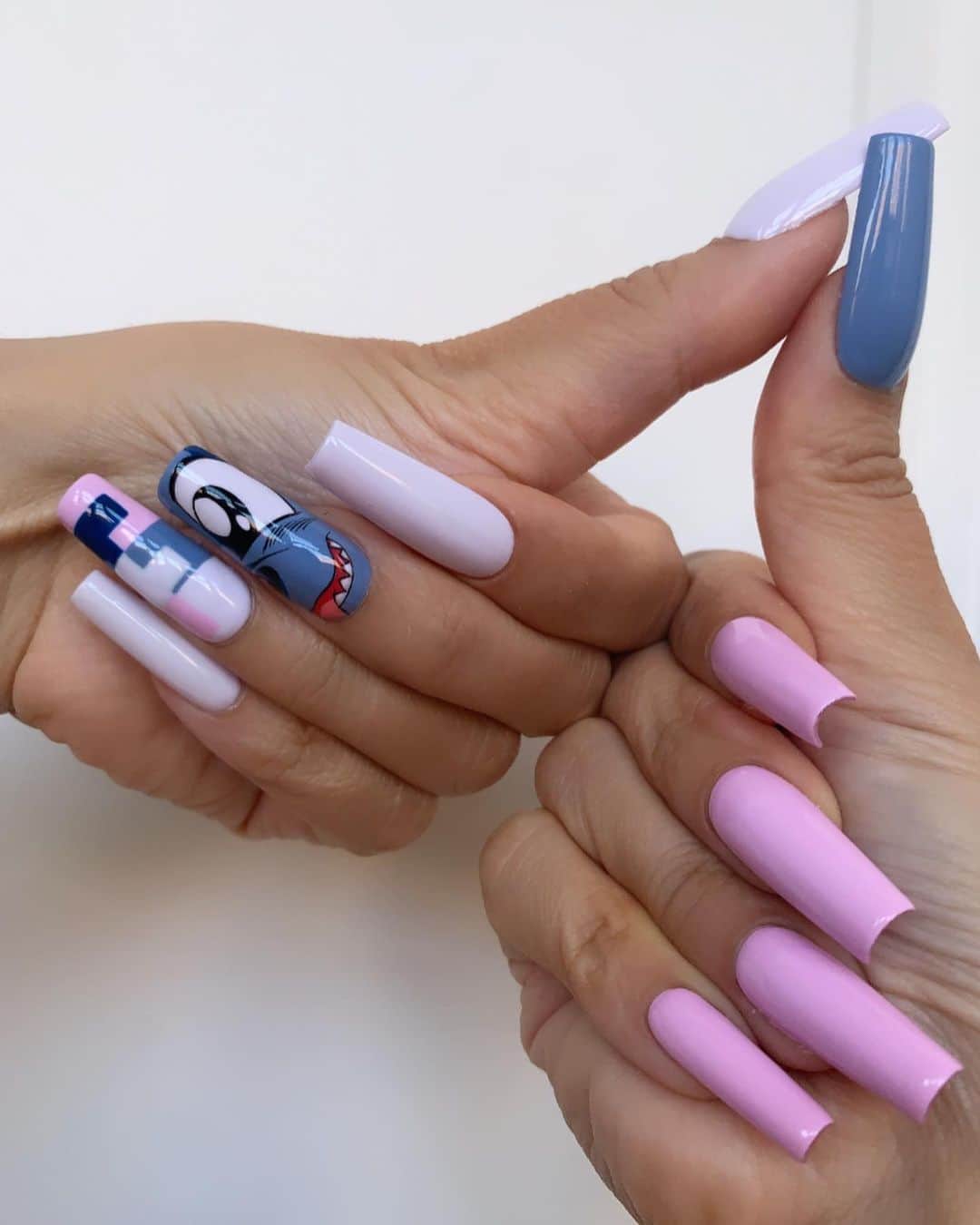 Mei Kawajiriさんのインスタグラム写真 - (Mei KawajiriInstagram)「This nails are so FRESH 🤍🤍🤍@frankenstein_magazine is my FAVORITE magazine 🤍🐶🤍 SO, I made my nails inspired by that 🤍💕🐶💕 #Nailsbymei」8月6日 4時44分 - nailsbymei