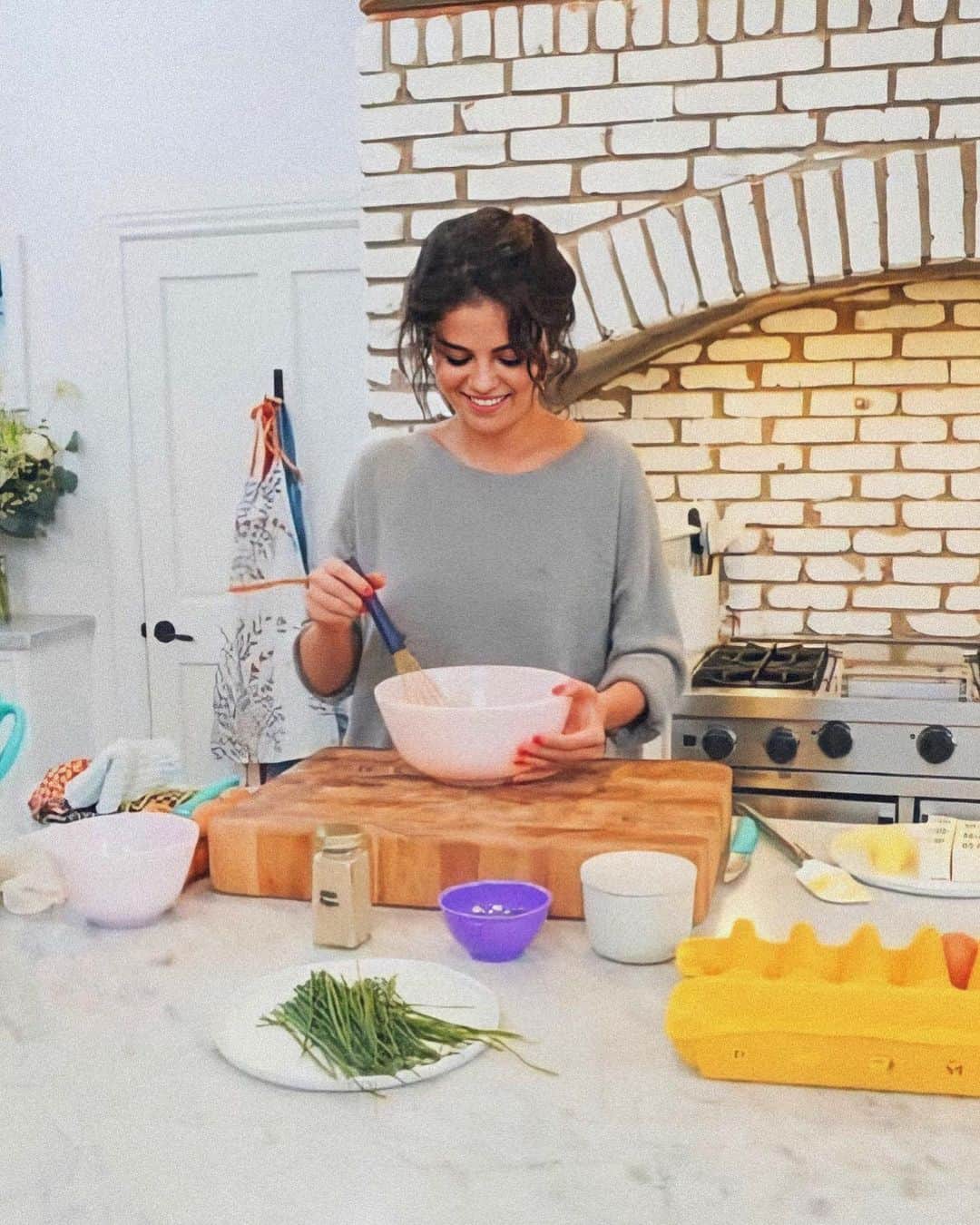 Always With Selenaのインスタグラム：「Who else is excited to buy @rarebeauty products?」