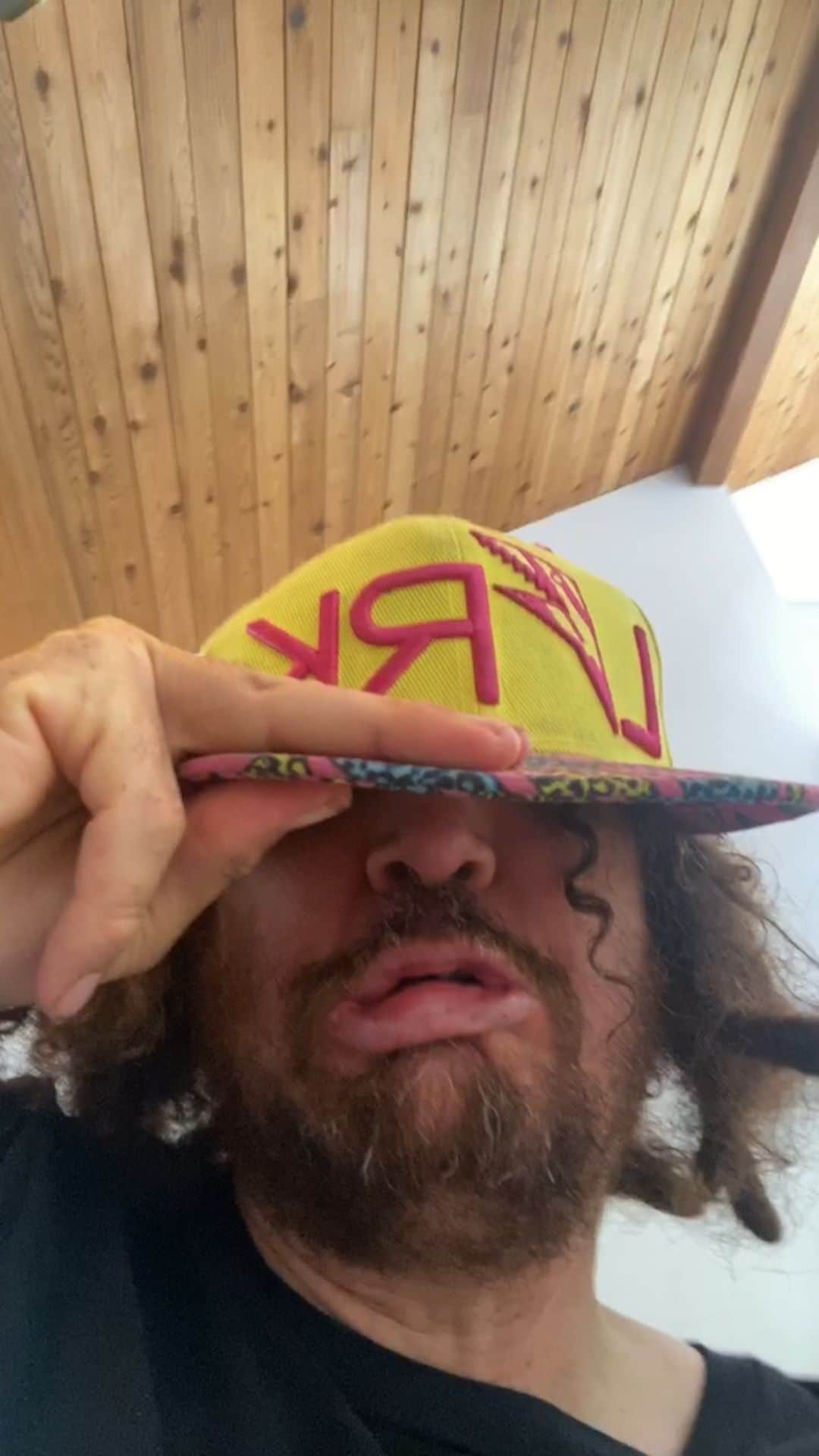 レッドフーのインスタグラム：「Check 1,2」