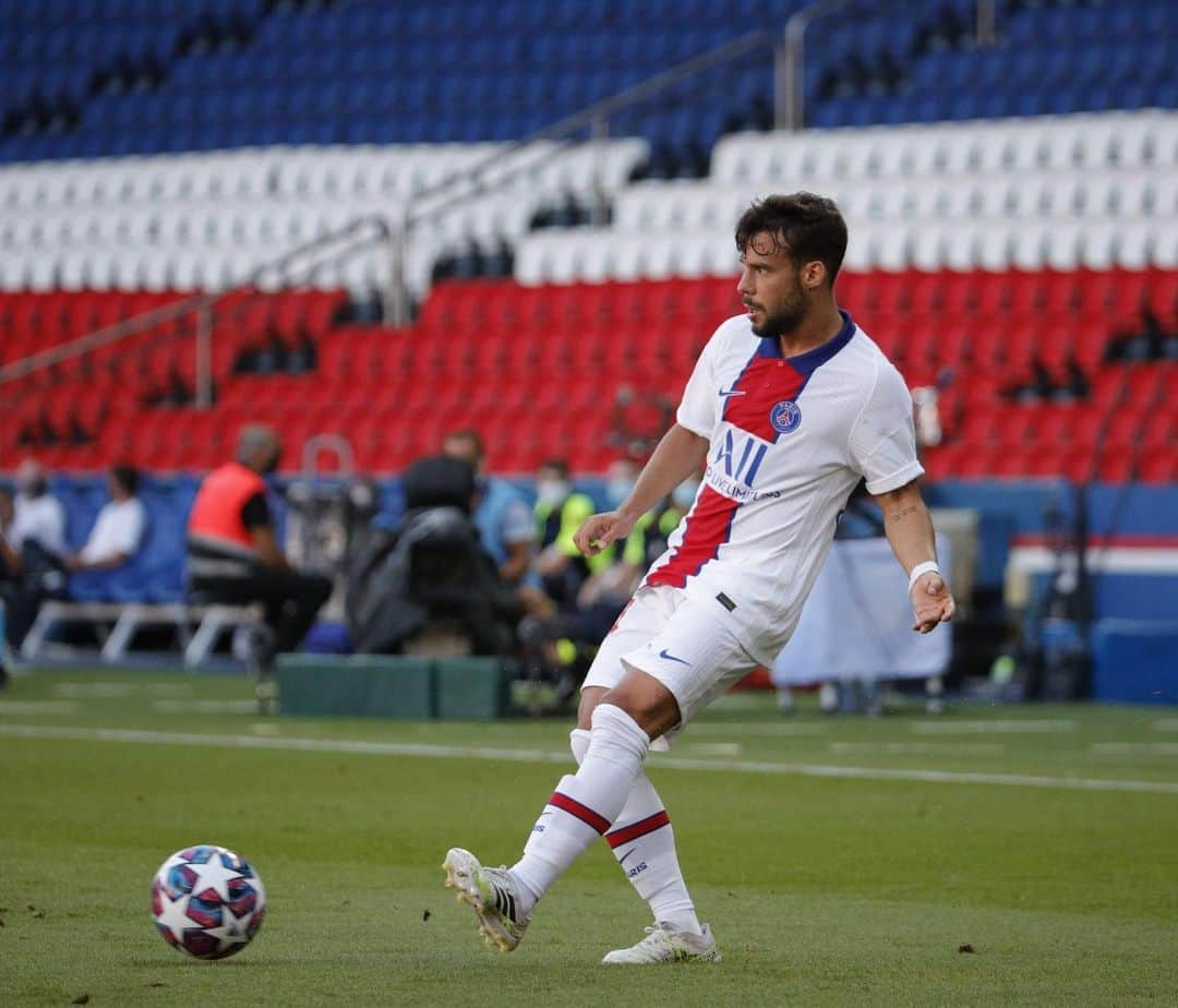 ファン・ベルナトさんのインスタグラム写真 - (ファン・ベルナトInstagram)「Happy to be back at parc. Now focus on champions league!!🔴🔵」8月6日 5時15分 - juanbernat