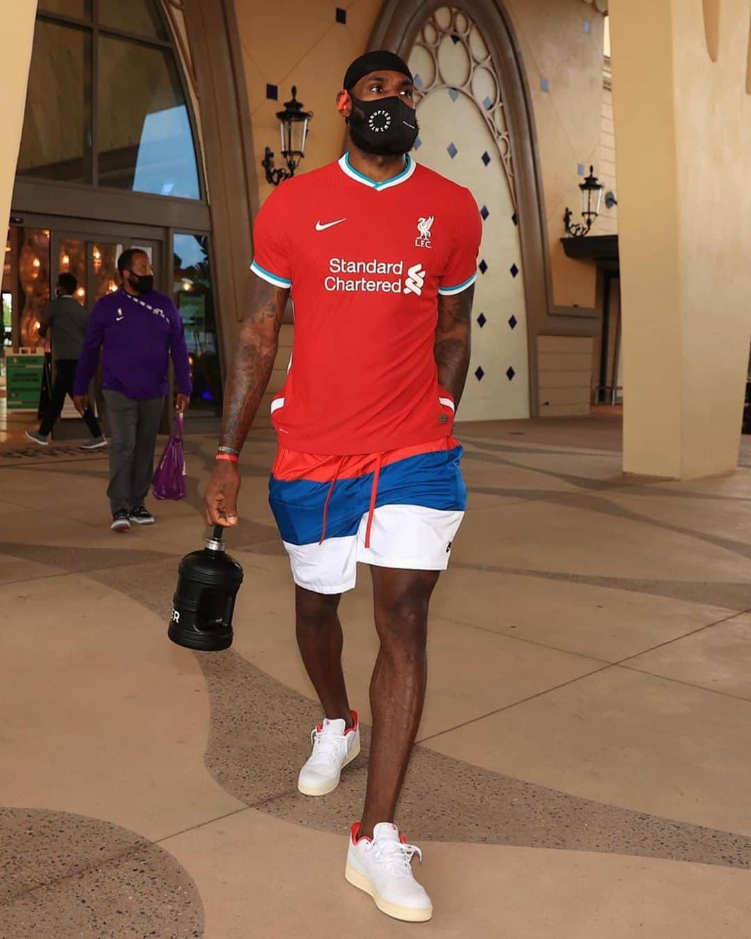 リヴァプールFCさんのインスタグラム写真 - (リヴァプールFCInstagram)「Yes, @kingjames 😎 📸 @lakers 📸 #LFC  #TellUsNever」8月6日 5時46分 - liverpoolfc